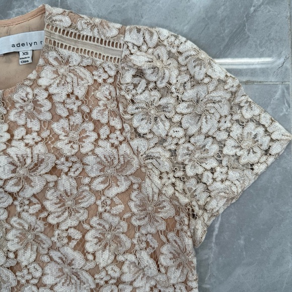 Women’s Adelyn Rae Floral Lace Short Sleeve Top Lined Size XS - Picture 4 of 16